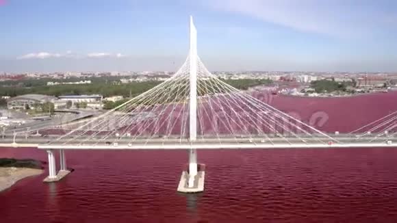 斜拉桥穿越西部高速直径彼得罗夫斯基航道的时间推移圣彼得堡视频的预览图