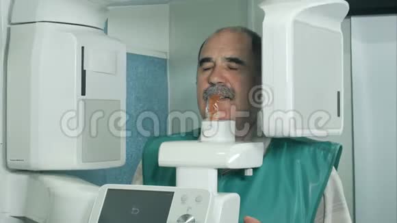 牙科X射线扫描仪和病人视频的预览图