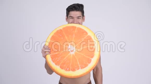 快乐无袖肌肉男橙色枕头健康理念视频的预览图