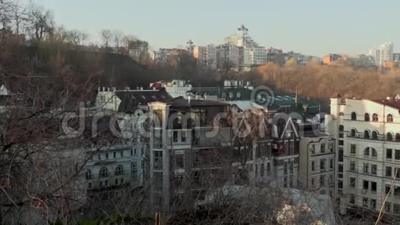 乌克兰基辅橙色雾蒙蒙的日出城市景观视频的预览图