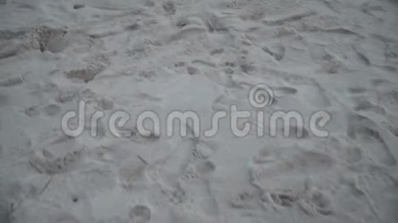 泰国沙滩上的脚印视频的预览图