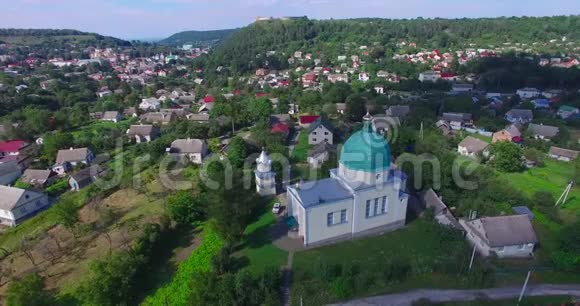 夏日教堂城市景观古镇视频的预览图