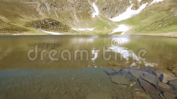 苏默特冰川湖视频的预览图