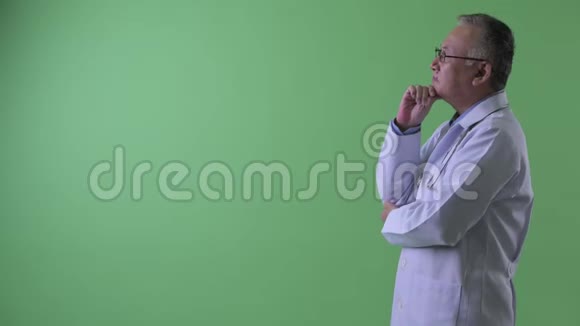 幸福成熟的日本男医生思想的侧写观视频的预览图