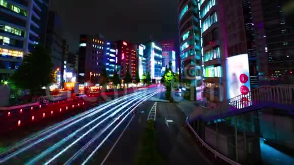 东京新宿霓虹灯城街道的时间推移广射变焦视频的预览图