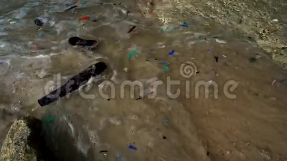 塑料流入海洋塑料海洋碎片视频的预览图