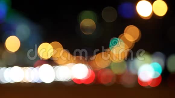 城市汽车夜间通行视频的预览图