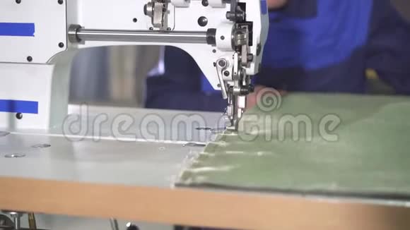 生产缝纫机机构的运作视频的预览图