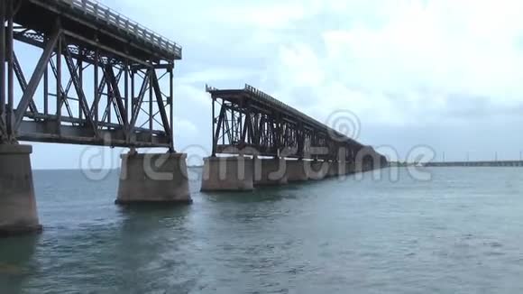 巴伊亚本田铁路桥佛罗里达州视频的预览图