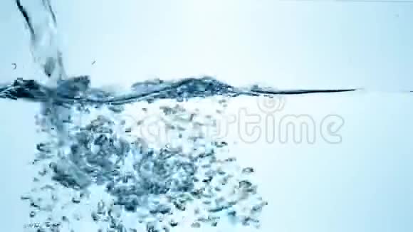 水溅起气泡视频的预览图