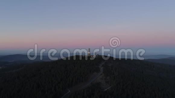 黄昏时鸟瞰Taunus山脉GrosserFeldberg视频的预览图