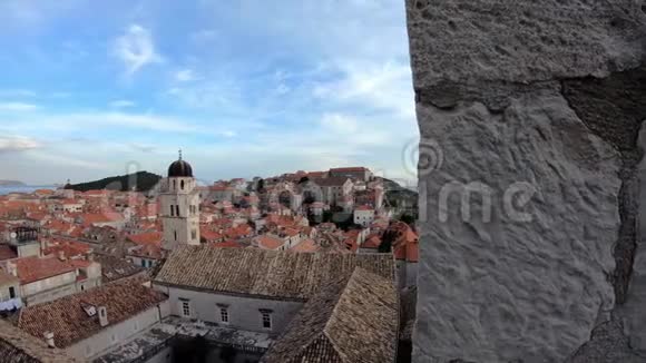 4K摇摄克罗地亚杜布罗夫尼克古城景观美丽的云视频的预览图