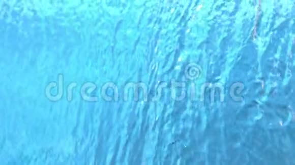 在1500fps的慢运动抽象背景下的水梯级倾泻视频的预览图