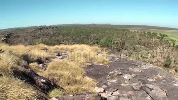 澳大利亚kakadu国家公园NourlangieRock从一座大山上可以看到全景视频的预览图