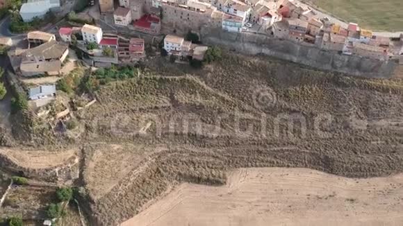 西班牙一个名叫Baldellou的小村庄的空中景色视频的预览图