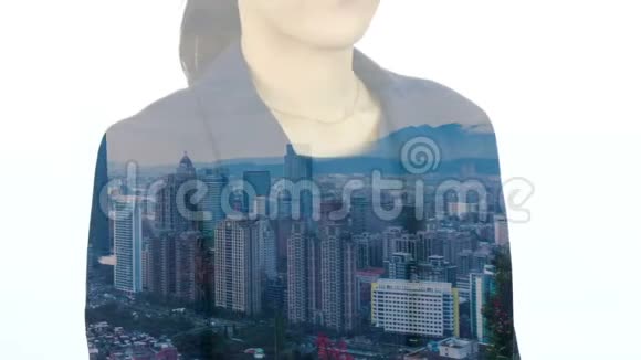 双曝光女商人形象与台湾台北市景视频的预览图