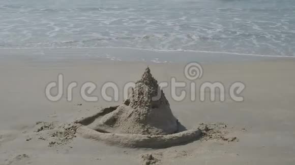 印度洋海岸美丽的沙堡4K视频的预览图