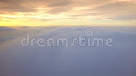 从飞机窗口欣赏4k釜山日落美景视频的预览图