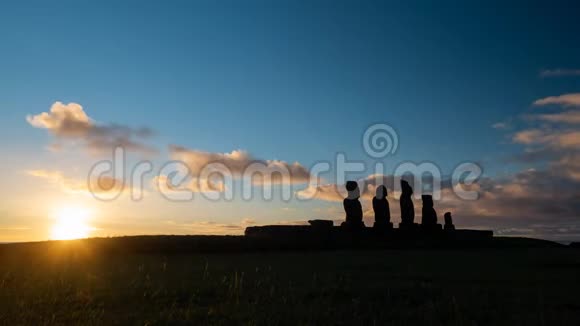 阿胡塔海惊人的背光日落时间流逝拉帕努伊视频的预览图