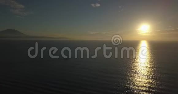 巴厘岛日出从无人机视频的预览图