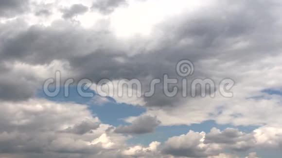 在乌云中你可以看到蓝天视频的预览图