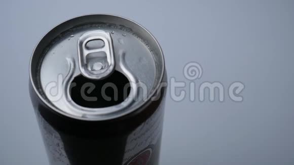 纯碱罐顶金属色白色背景潘视频的预览图
