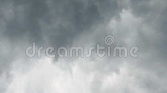 云层正在聚集坏天气令人失望云层风暴暴风雨即将来临乌云笼罩着视频的预览图