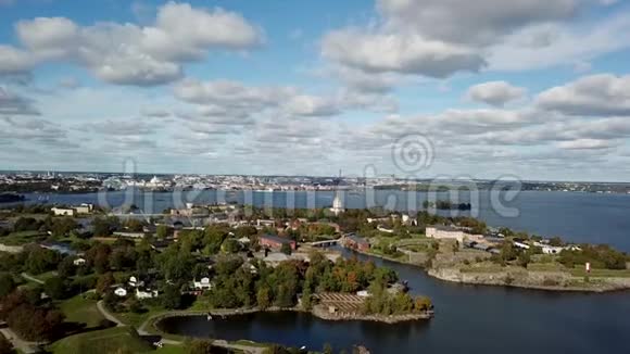 赫尔辛基波罗的海芬兰泻湖和岛屿空中城市景观视频的预览图