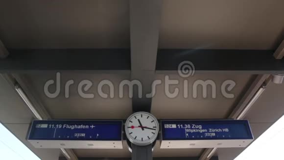钟在苏黎世火车站视频的预览图
