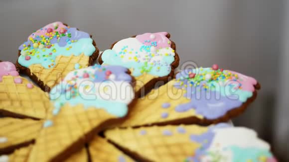 孩子们生日糖果吧高档多色棒棒糖饼干纸杯蛋糕甜装饰视频的预览图