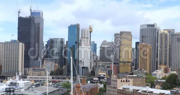 澳大利亚悉尼机场横跨4K港的天际线视频的预览图