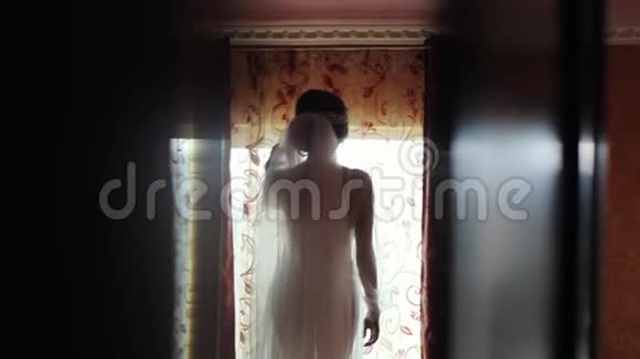 美丽的新娘早上穿着漂亮的内衣视频的预览图