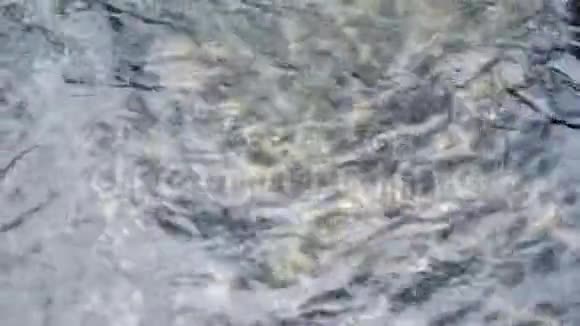 水背景河面俯视图有光泽的水面水面河流流动视频的预览图