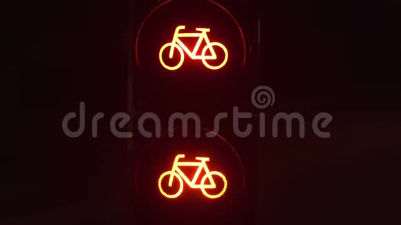 路信号灯警示自行车运动视频的预览图