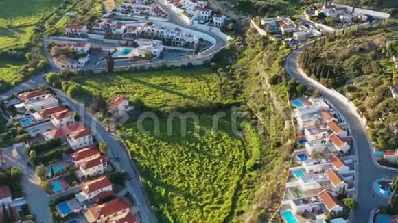 鸟Pissouri的视野这是利马索尔和帕福斯之间的一个村庄塞浦路斯利马索尔区视频的预览图