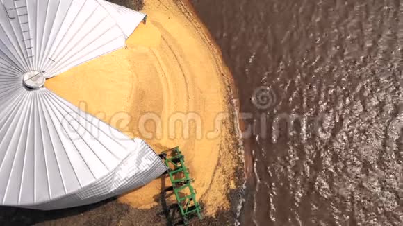艾奥瓦州2019年洪水爆发农业农场筒仓视频的预览图