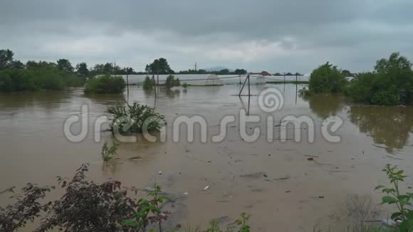 中西部地区的暴雨造成洪水泛滥耽误了农民的生活视频的预览图