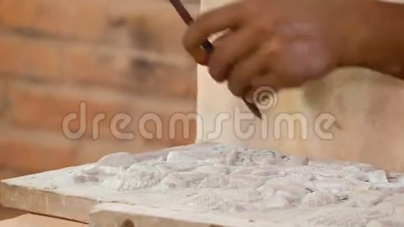 石雕工作柬埔寨石材讲习班视频的预览图