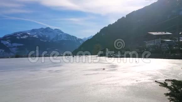 泽勒冰封的表面看湖泽尔姆看奥地利视频的预览图