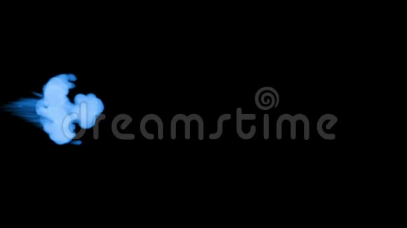 蓝色辉光墨水在水中的三维渲染在黑色背景上卢马哑光作为阿尔法面具的墨水效果或背景8视频的预览图