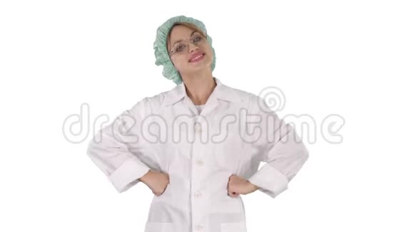 女性极客医生双手放在白色背景上的臀部视频的预览图