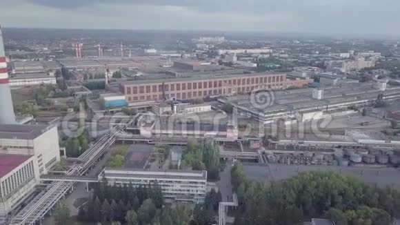 旧的化工厂视频的预览图