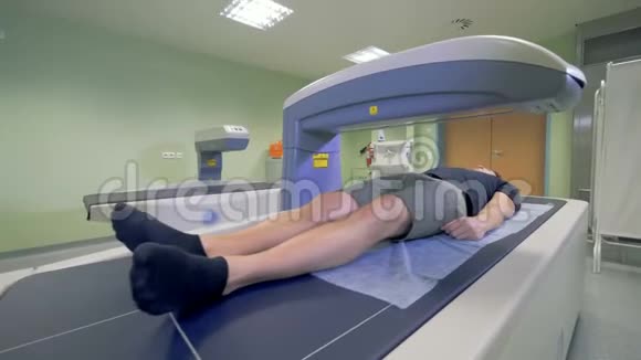 断层扫描机对病人有用核磁共振CTPET扫描仪工作视频的预览图
