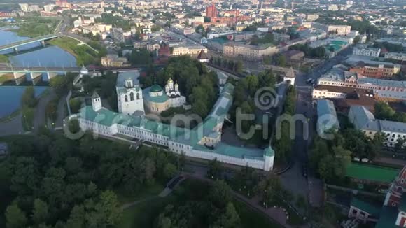 从SpasoPreobrazhensky修道院空中视频的高度观看亚罗斯拉夫尔视频的预览图