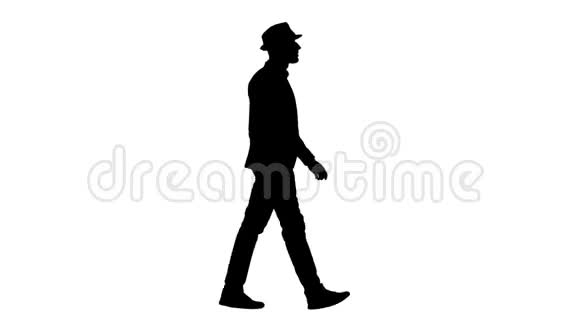 剪影休闲阿拉伯男子戴着帽子走路视频的预览图