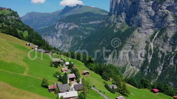 瑞士山区的Gimmelwald小村庄瑞士从上面视频的预览图