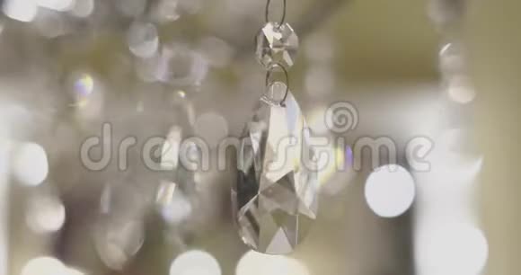 天花板吊灯与钻石接近视频的预览图