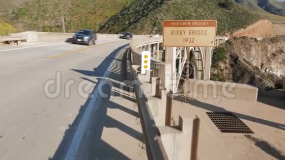 加利福尼亚1号高速公路上比克斯比大桥的万宝路步行射击视频的预览图