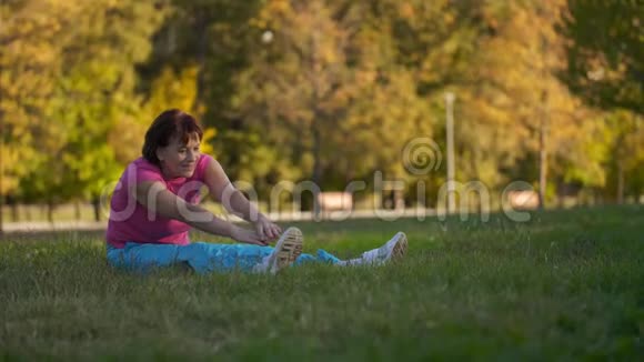 成熟女人做运动视频的预览图