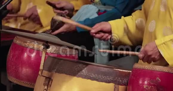 越南音乐家演奏民族乐器视频的预览图